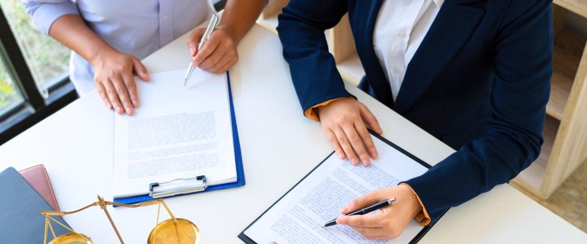 Requisiti per Diventare un Avvocato Specializzato in Servizi Legali