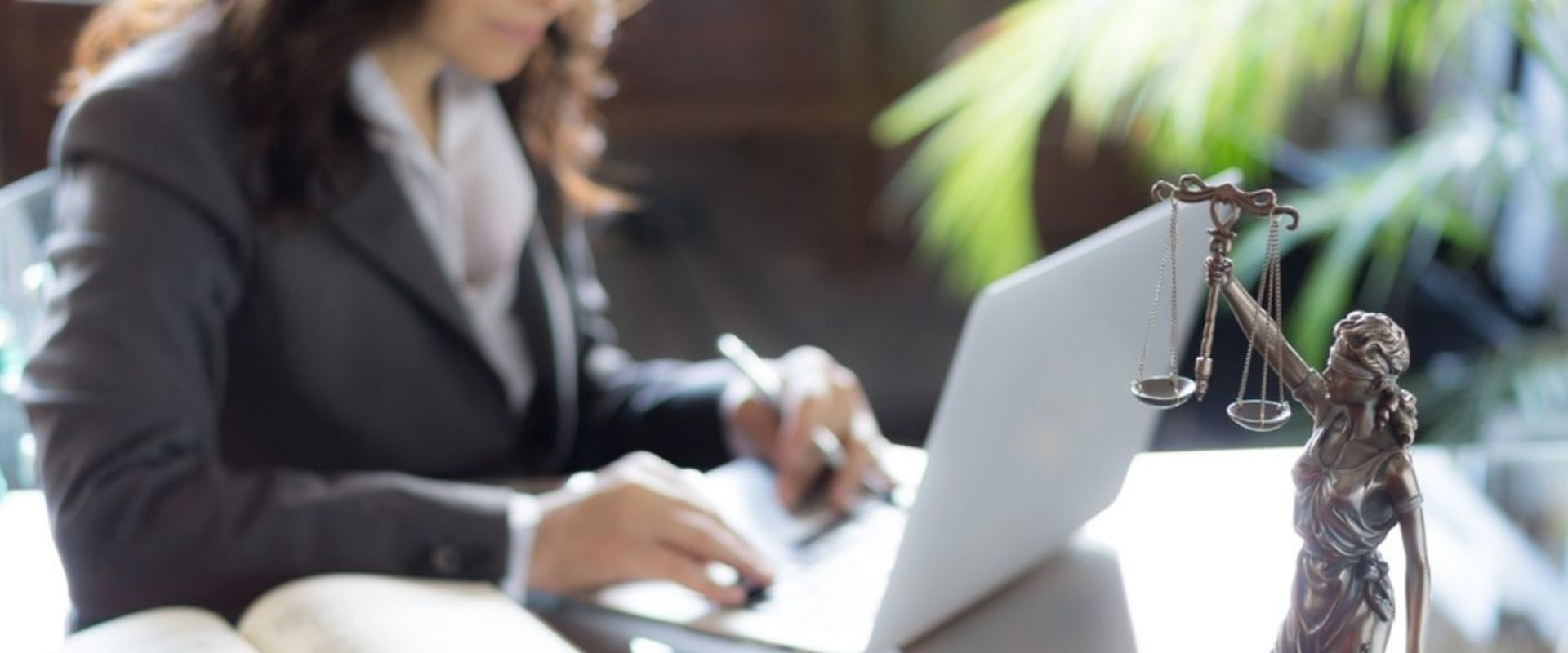 Guida Completa su Come Contattare un Avvocato per Servizi Legali